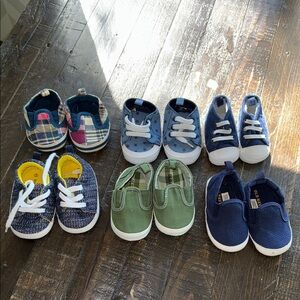 0/3 baby New Born-3M 6 pair of Blue Green plaid and yellow Sneakers like new